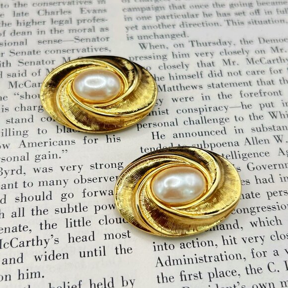 Vintage Earring Brutte Clip-On Earrings 1980s - Picture 9 of 9